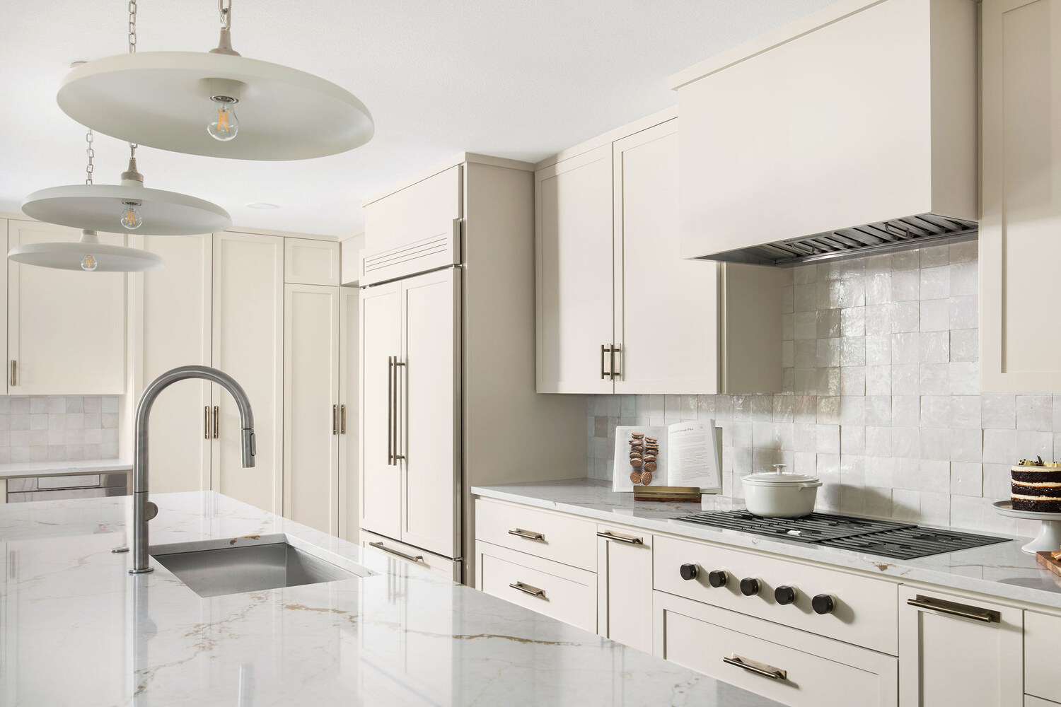 luxury kitchen renovation by RedOven Builds in Whitemarsh Austin TX with quartz countertops and modern fixtures