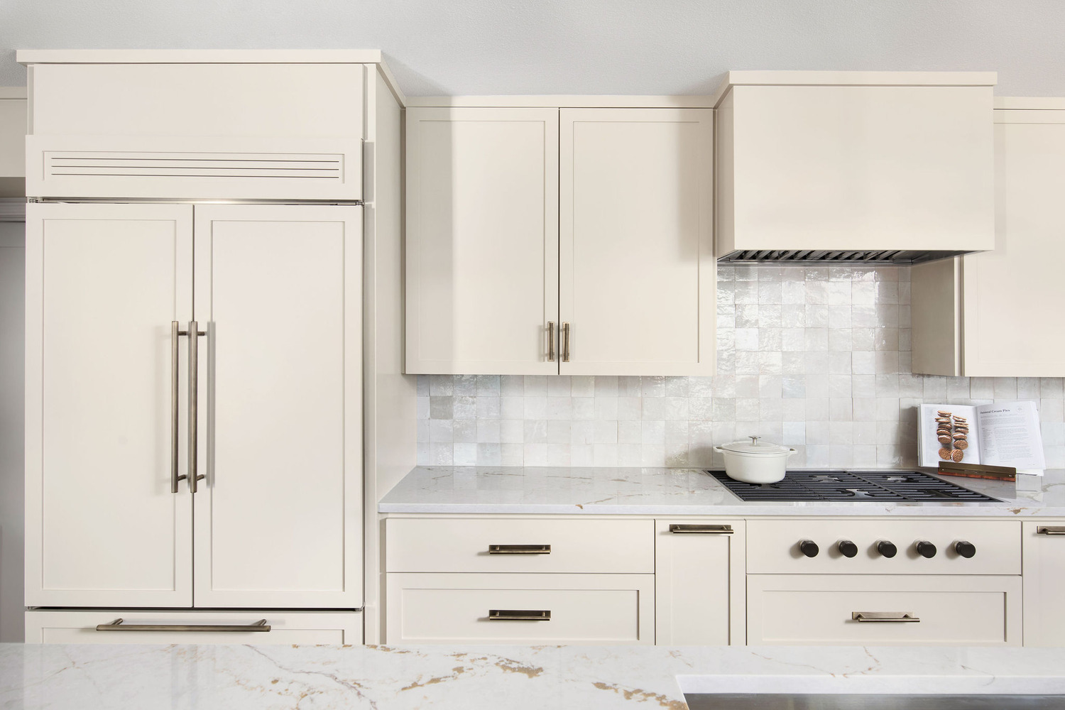 modern kitchen design by RedOven Builds in Whitemarsh Austin TX featuring tile backsplash and built-in appliances