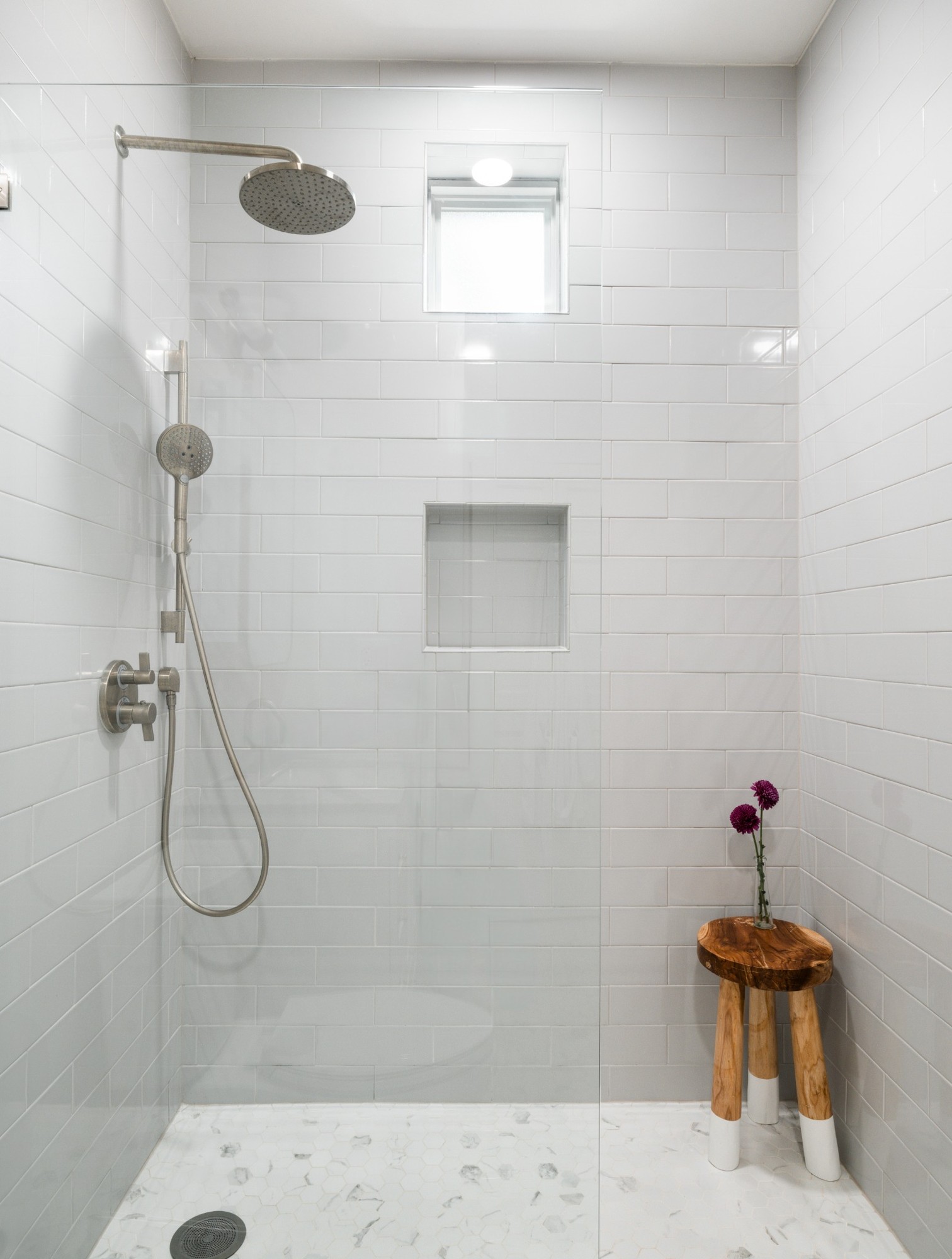 bathroom-vanity-with-wood-cabinetry-and-contemporary-lighting-in-austin-texas-by-redoven-builds