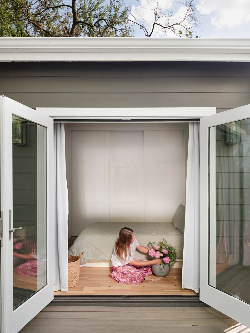 entry-walkway-with-landscaping-and-modern-exterior-design-in-austin-texas-by-redoven-builds