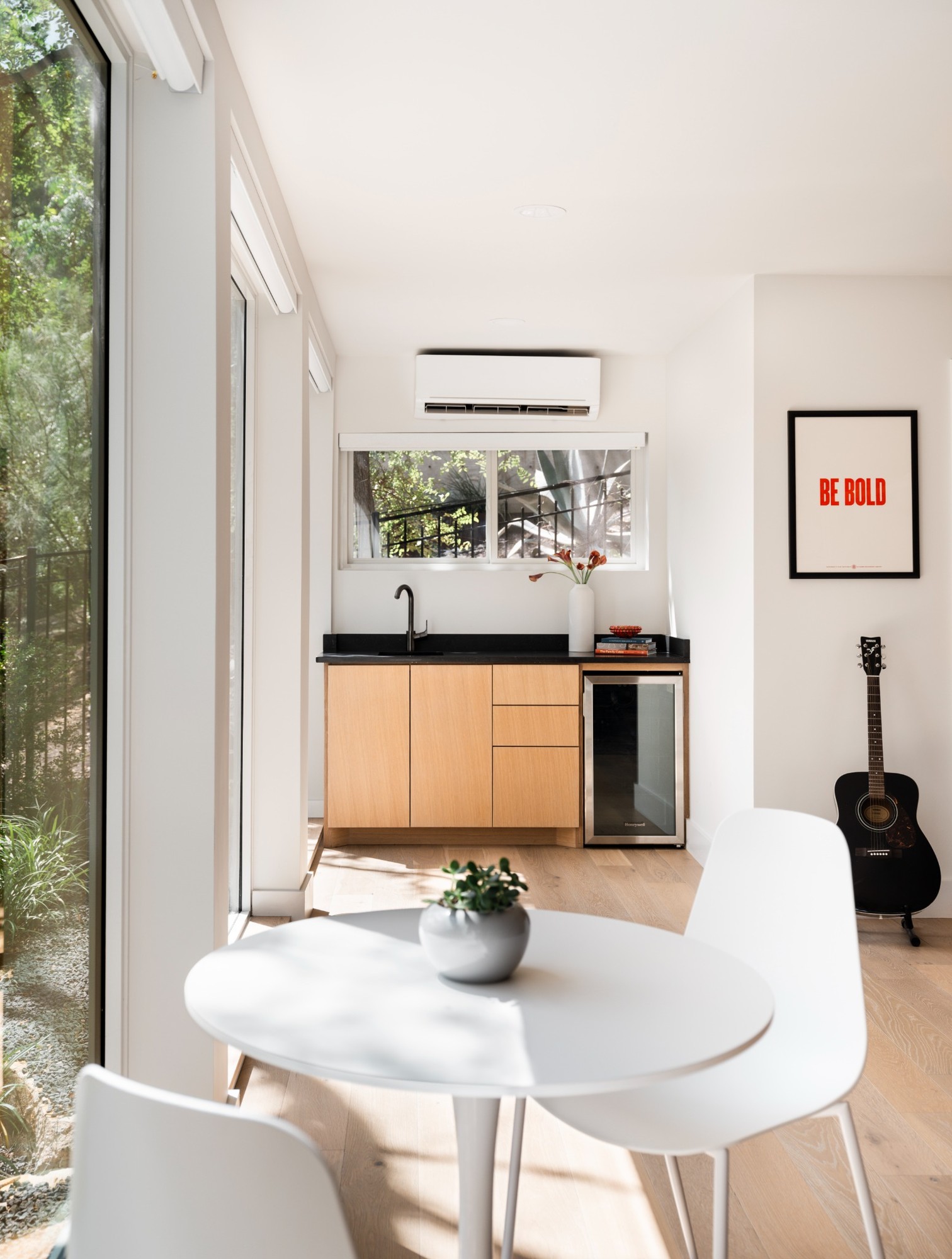 interior-detail-with-custom-cabinetry-and-clean-lines-in-austin-texas-by-redoven-builds