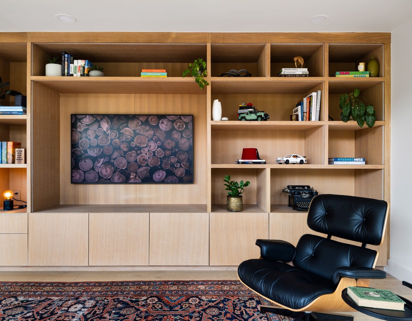 modern-interior-with-natural-light-and-warm-wood-finishes-in-austin-texas-by-redoven-builds