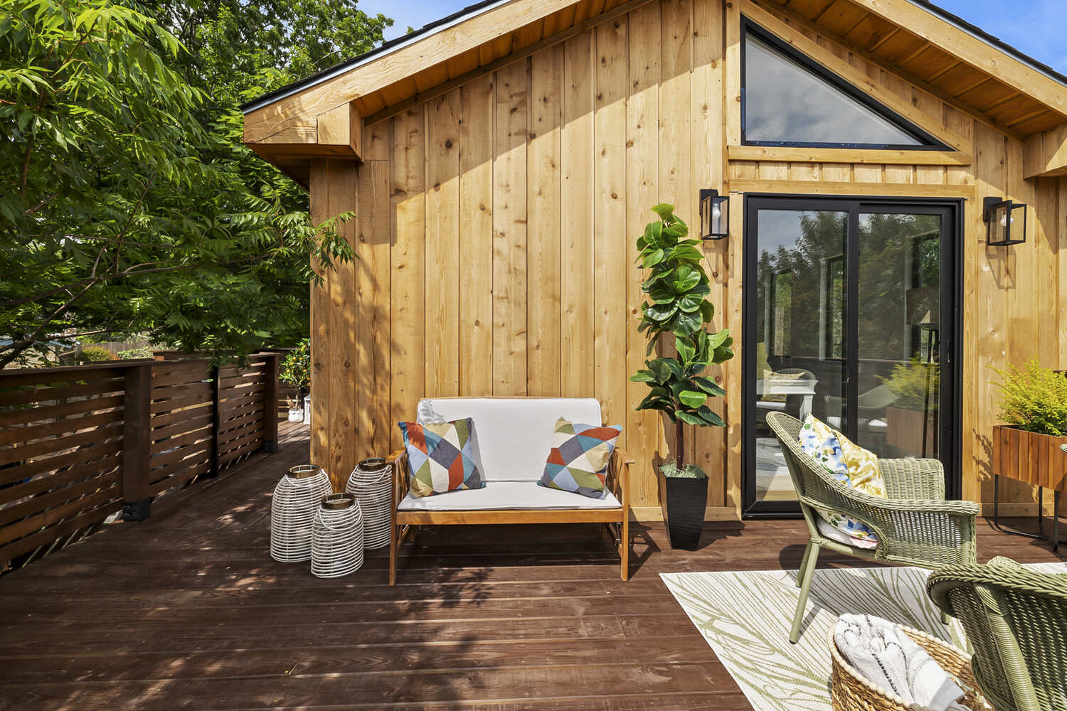Outdoor entertaining space on a custom ADU by RedOven Builds in Austin, TX featuring modern furnishings