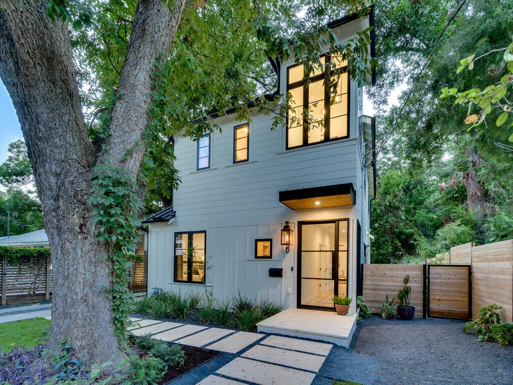 RedOven Builds new build front exterior with large windows and entry walkway in Austin, TX