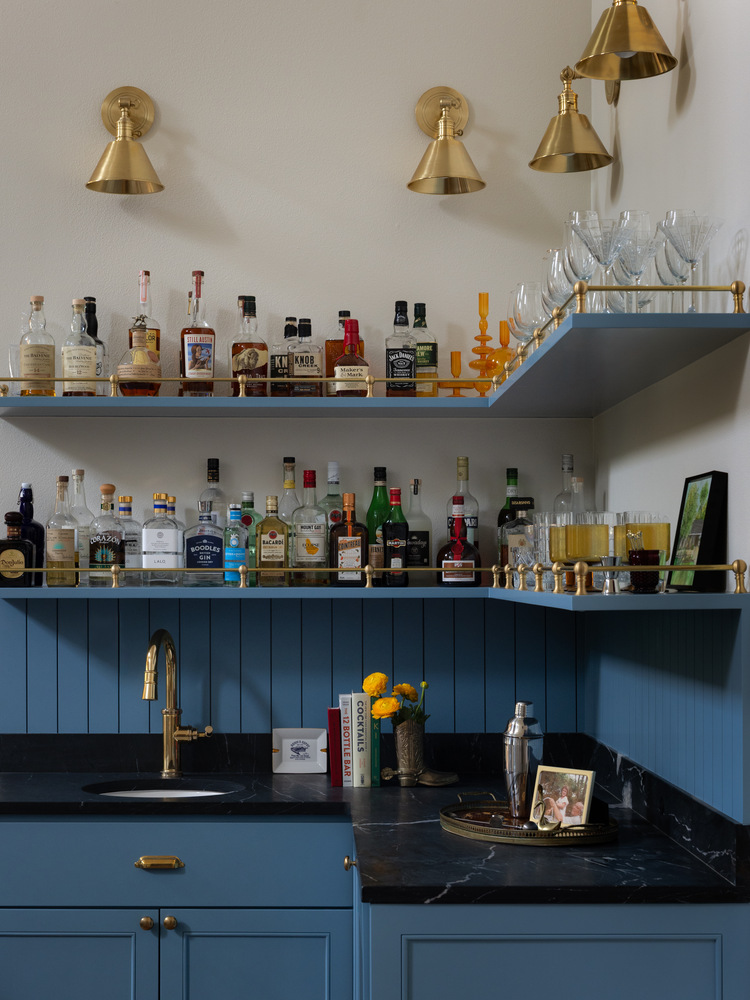 Custom wet bar in Austin TX full renovation by RedOven Builds featuring glassware display and dark countertops